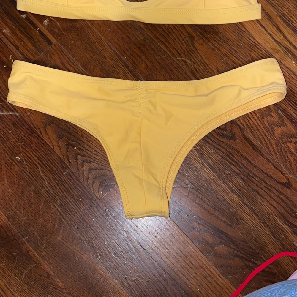 Yellow bikini! - Picture 3 of 3